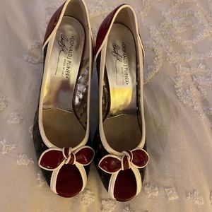 Beautiful open toed Donald J. Pliner heels